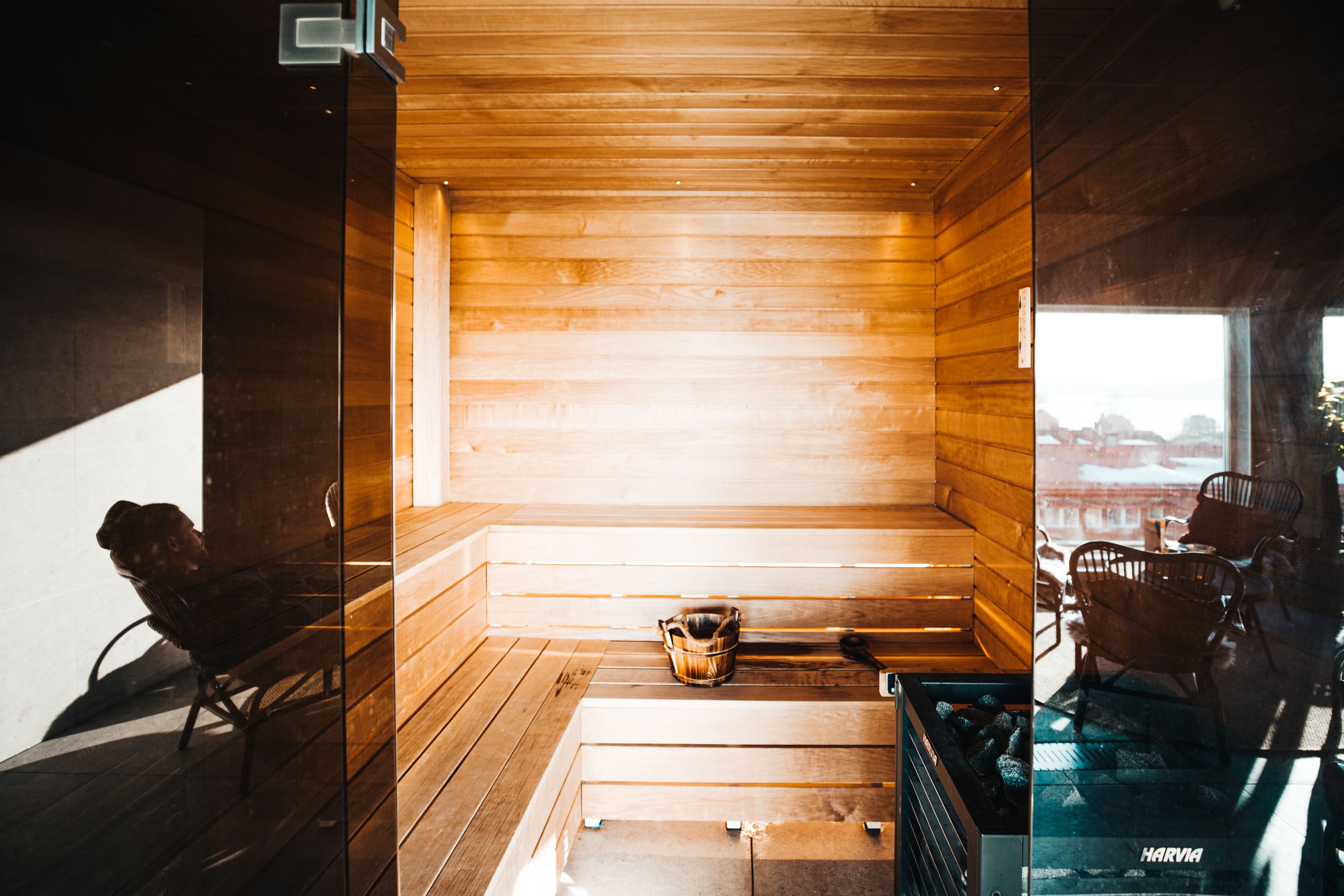 couples treatment room(s), sauna, hot tub, steam room, facials, massages