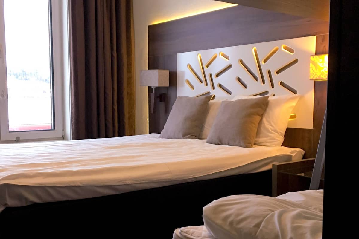 queen room family | 1 bedroom, minibar, desk, iron/ironing board