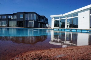2 outdoor pools