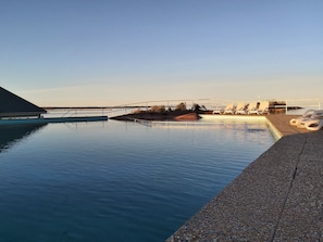 2 outdoor pools