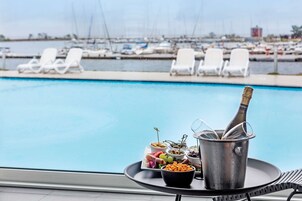 2 outdoor pools