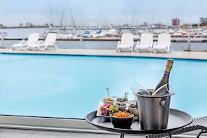 2 piscines extérieures