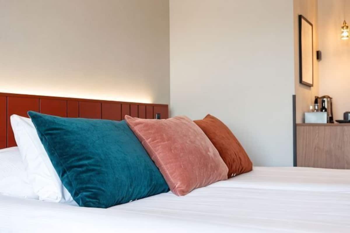 Individually decorated, blackout curtains, bed sheets