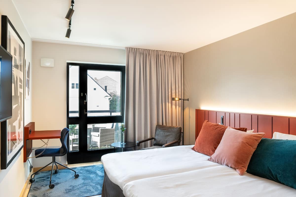 Deluxe Twin Room | Individually decorated, blackout drapes, bed sheets