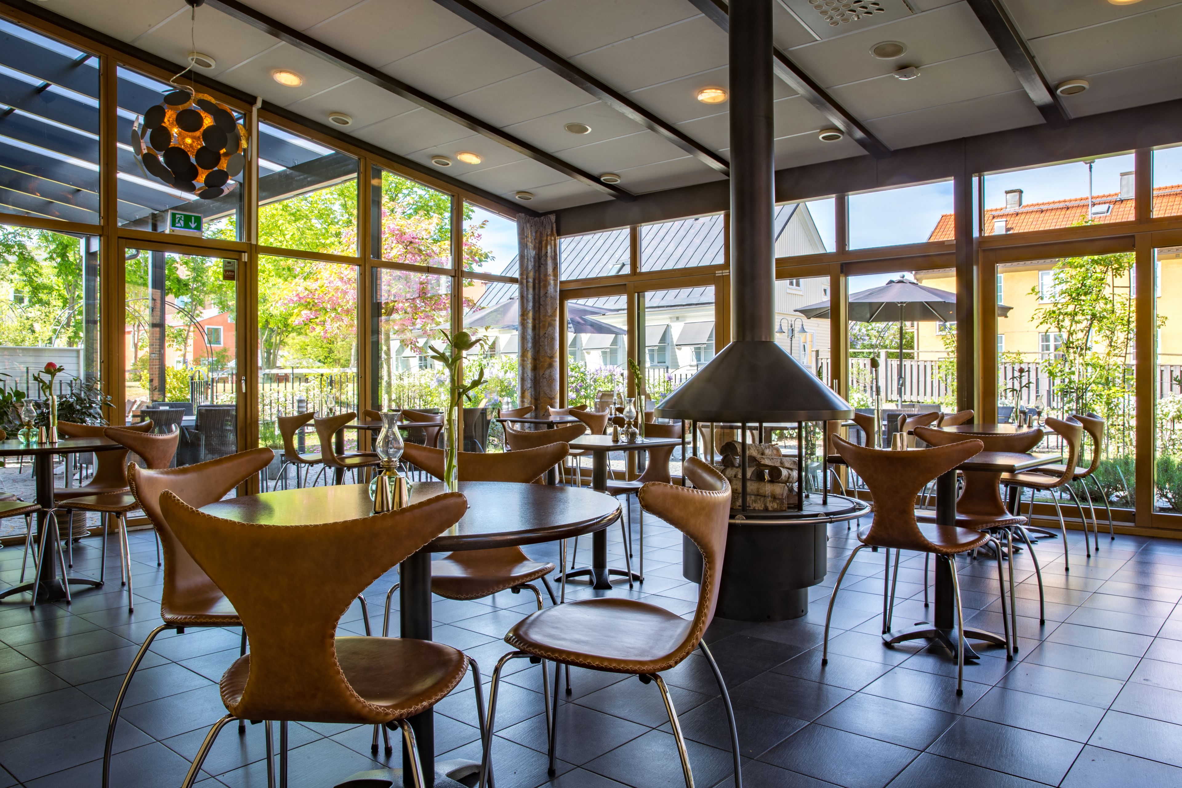 breakfast and dinner served