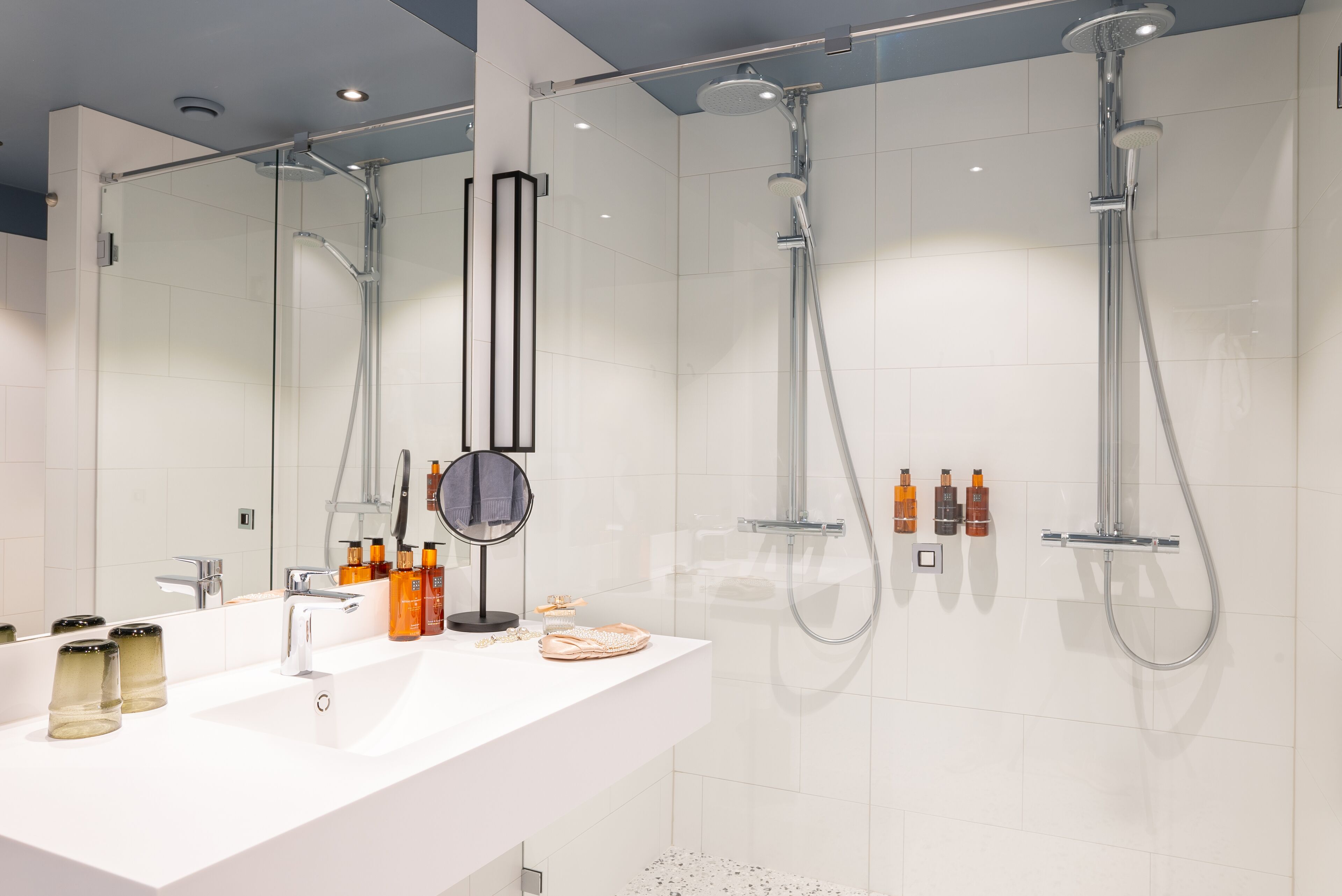 suite, non smoking (double) | bathroom | shower, hair dryer, towels