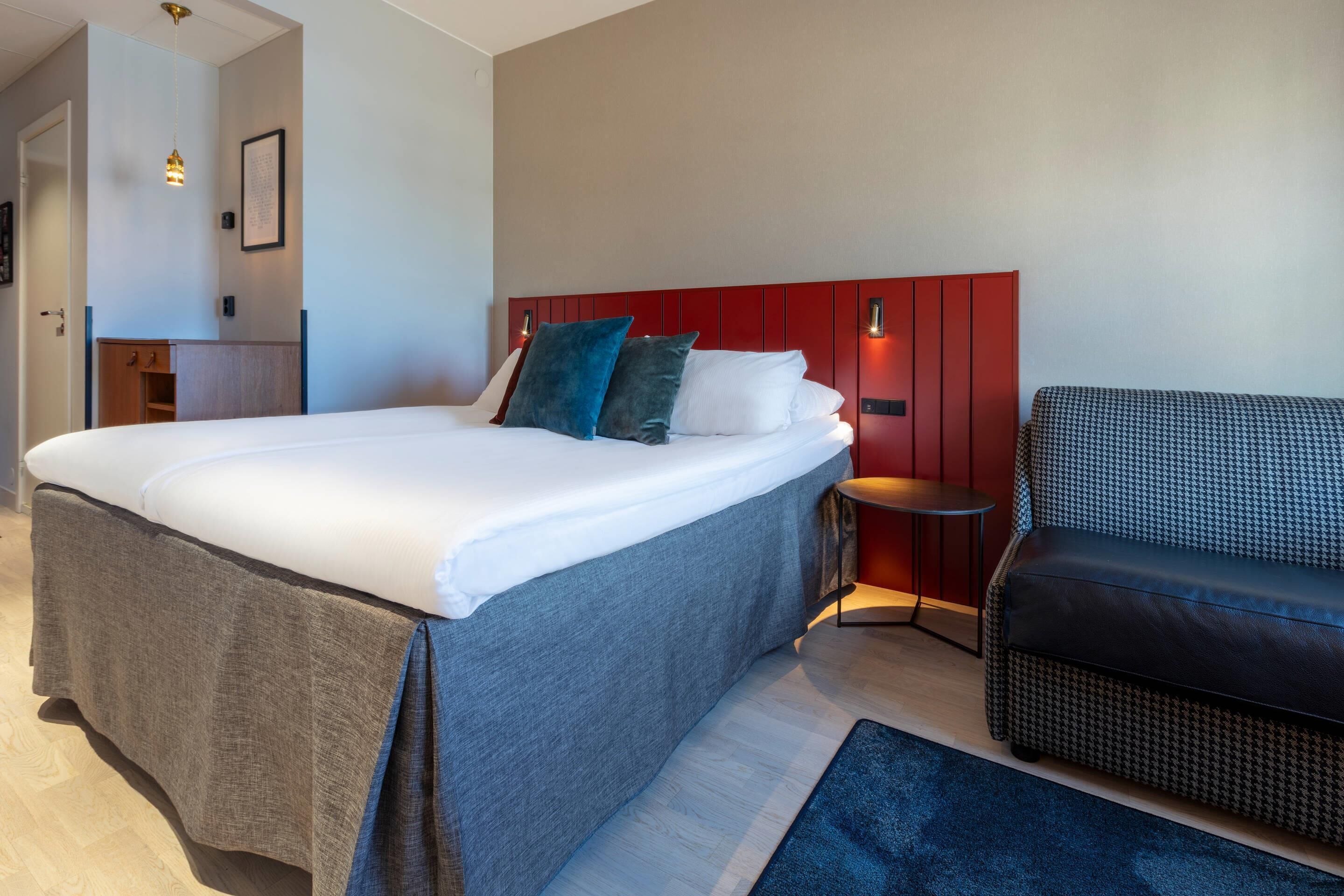 Standard dubbelrum - 1 dubbelsäng med bäddsoffa - icke-rökare | Individuell inredning, mörkläggningsgardiner och sängkläder