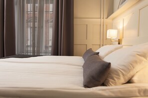 Chambre Double Standard, 1 grand lit | Bureau, rideaux occultants, fer et planche à repasser, Wi-Fi gratuit