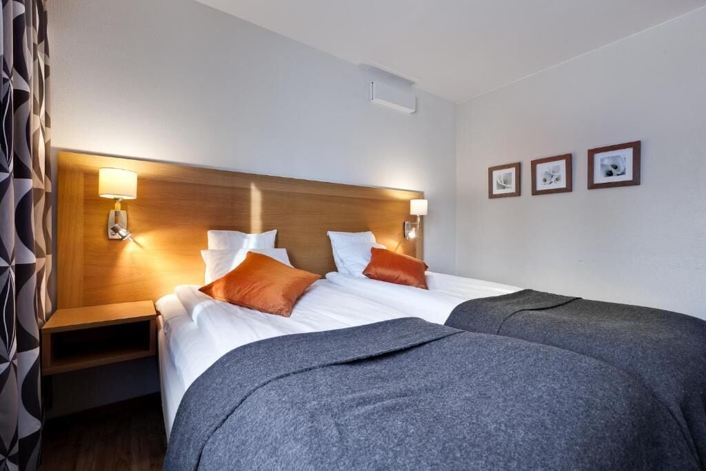 double room | free wifi, bed sheets