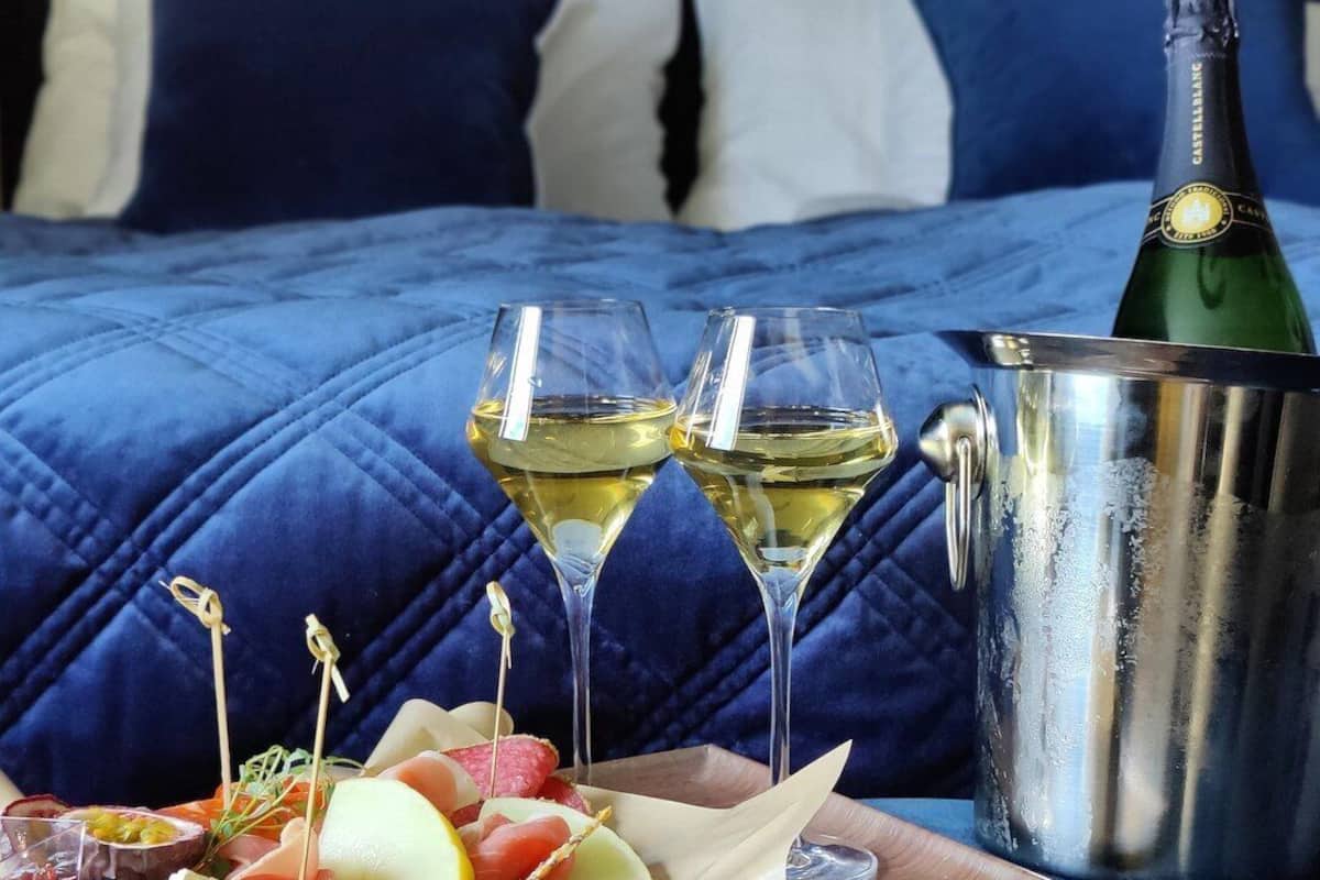 superior room | free wifi, bed sheets