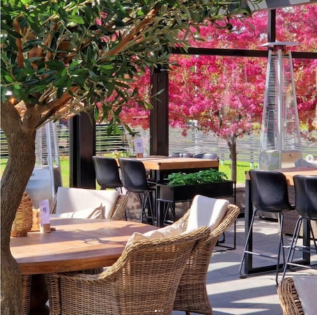 Terrace/patio. Aurum Hotel