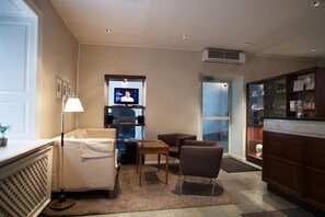 17-inch TV with cable channels