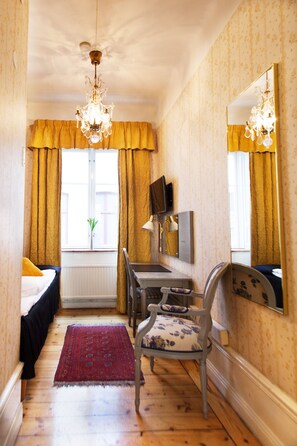 Standard Single Room | Pillowtop beds, in-room safe, desk, blackout drapes