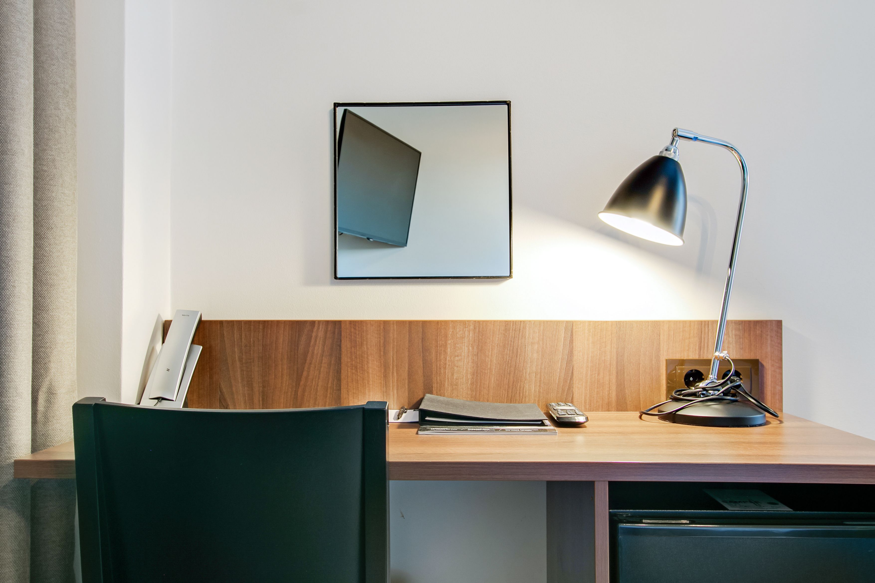 standard single room | room amenity