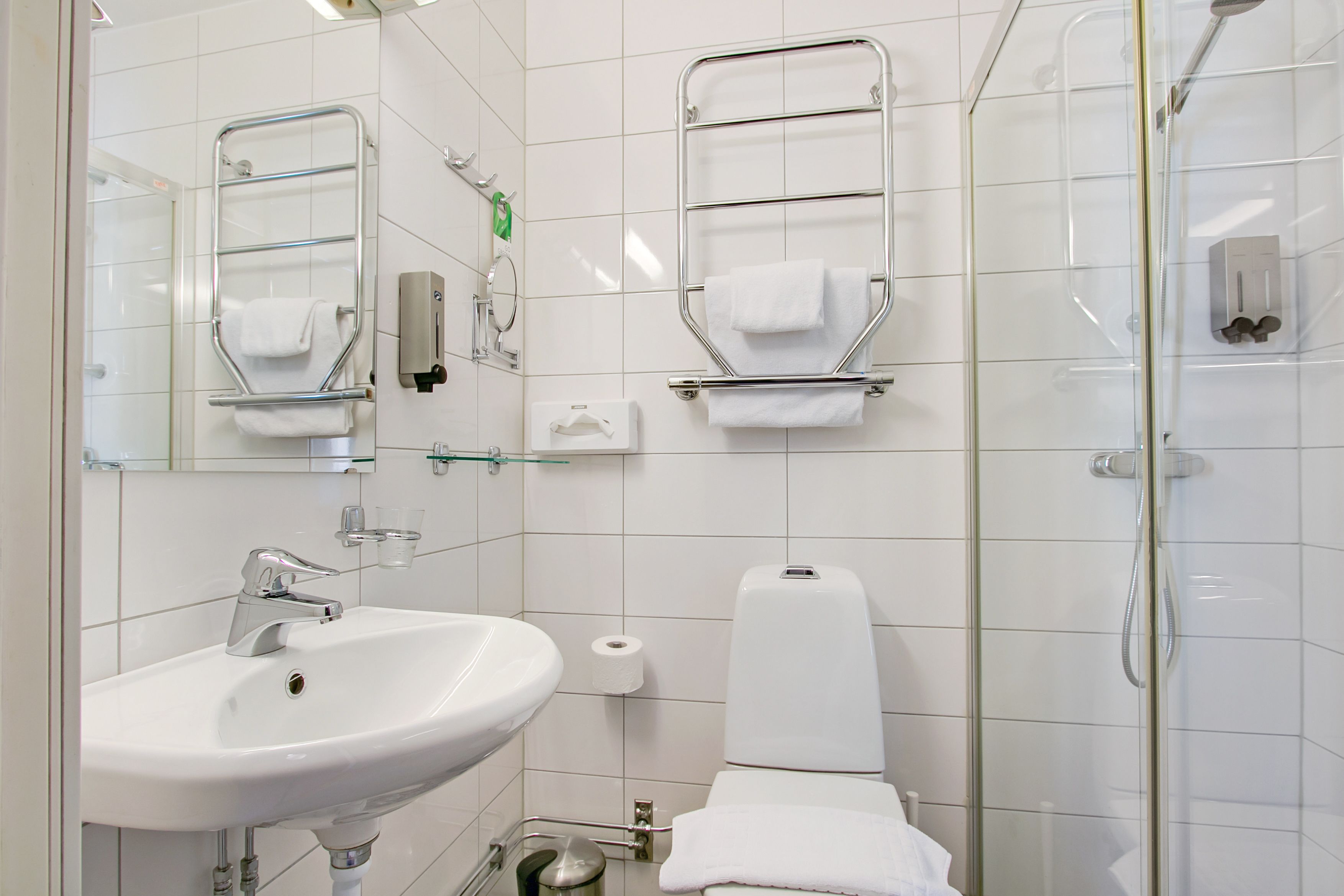standard double room, 1 queen bed | bathroom | shower, free toiletries, hair dryer, towels