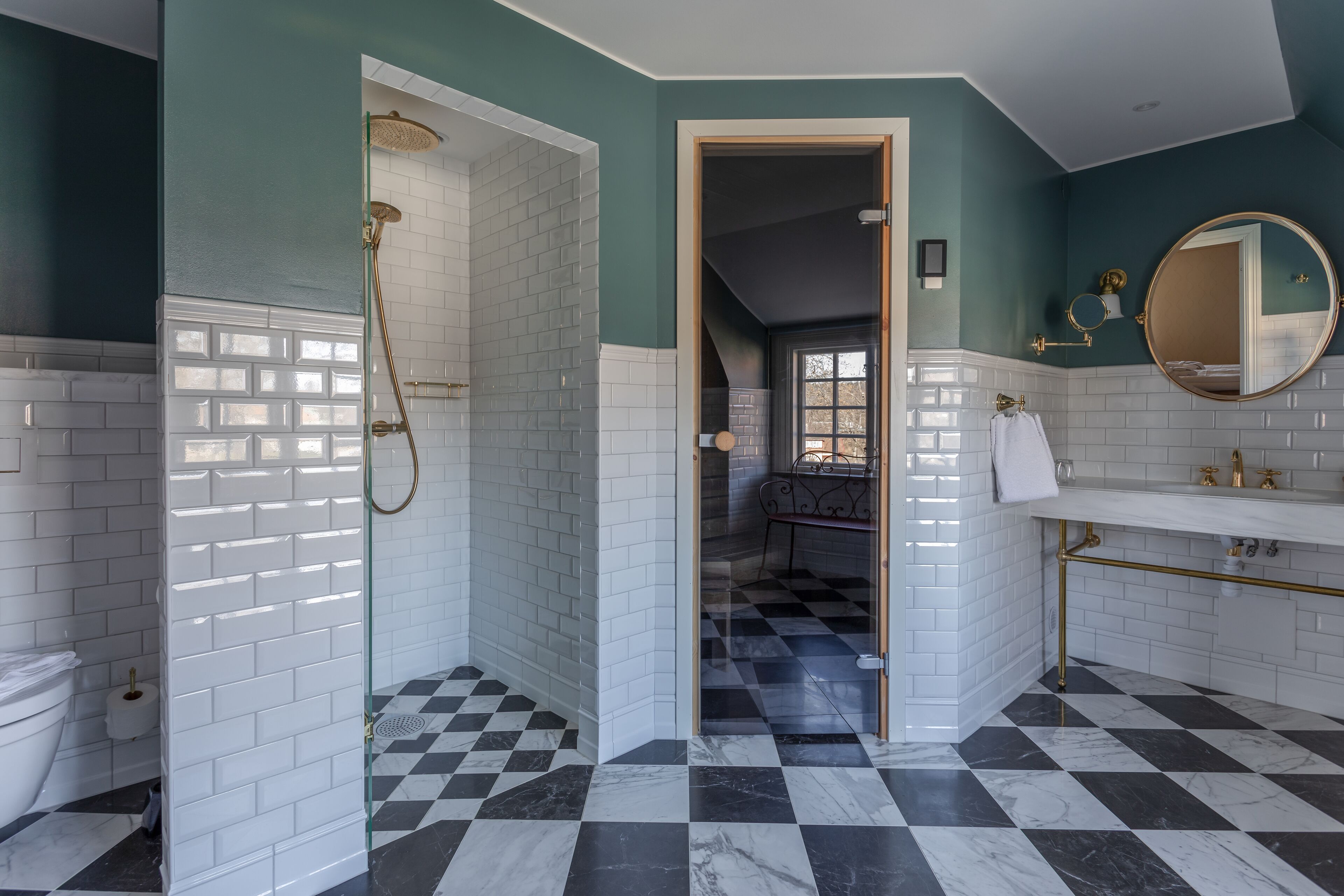junior suite | bathroom | combined shower/bathtub, eco-friendly toiletries, hair dryer, towels
