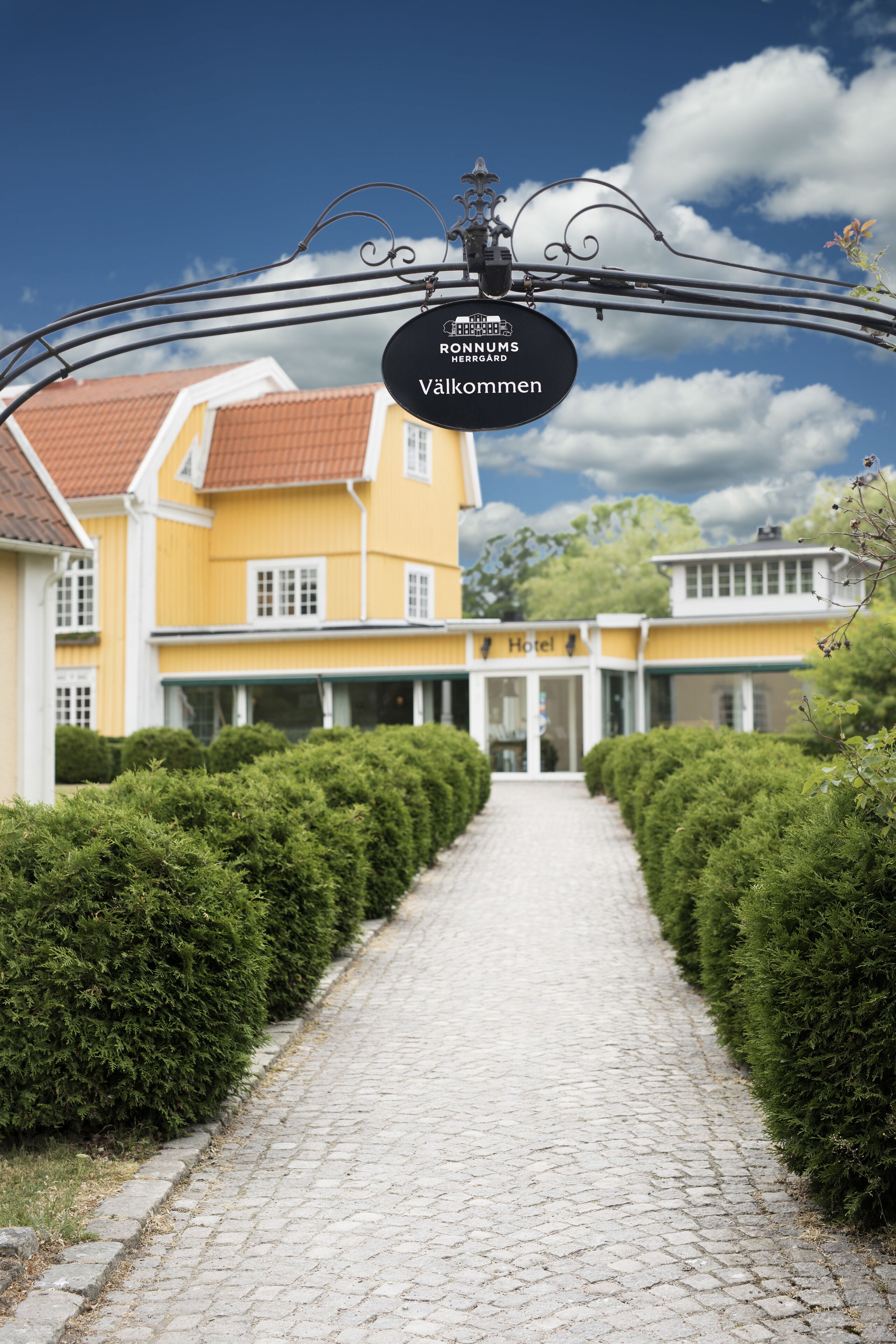 Vista frontal de la propiedad