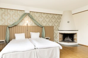 Superior Twin Room | Desk, blackout drapes, iron/ironing board, free WiFi - Ronnums Herrgård - Collection by Ligula (Vargon)