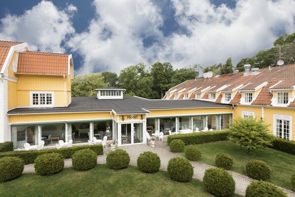 Front of property - Ronnums Herrgård - Collection by Ligula (Vargon)