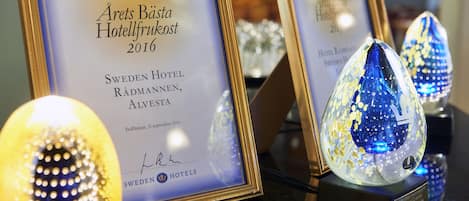 Breakfast, lunch, dinner served; Scandinavian cuisine