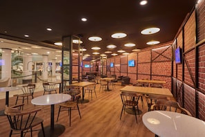 6 restaurants, breakfast, lunch, dinner served; international cuisine