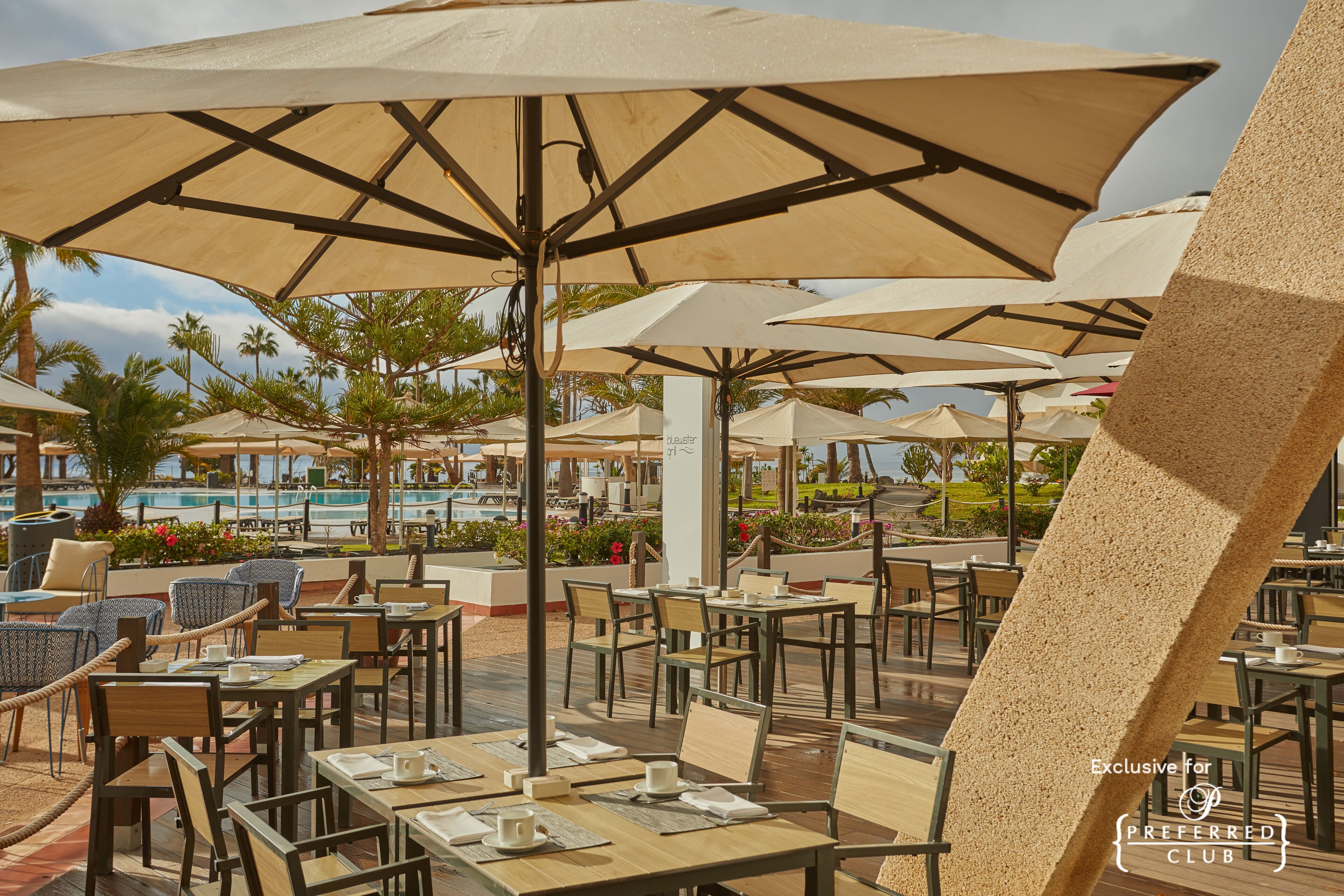 매일 뷔페 아침 식사(1인당 EUR 14)