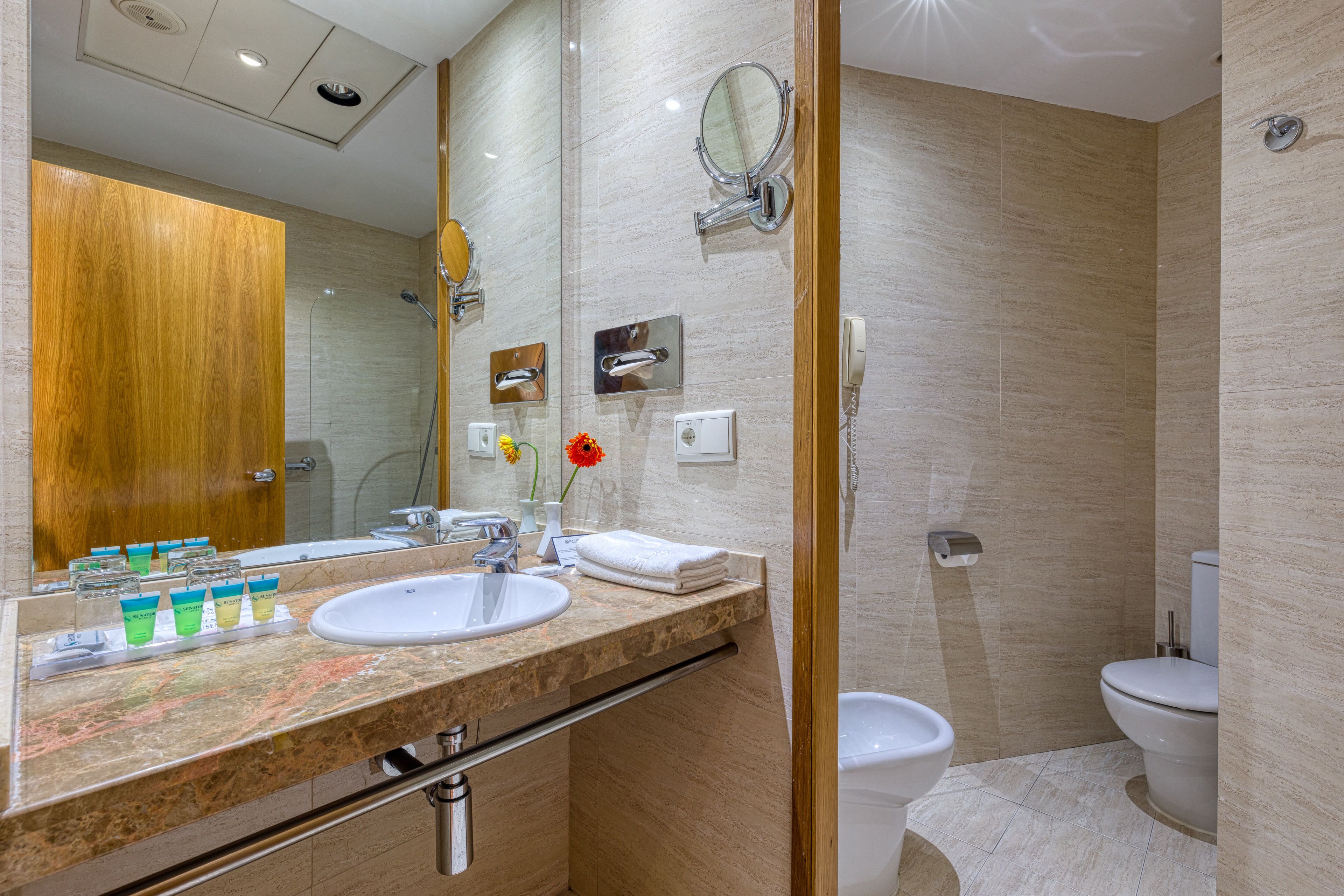 double room single use | bathroom | combined shower/bathtub, eco-friendly toiletries, hair dryer, towels