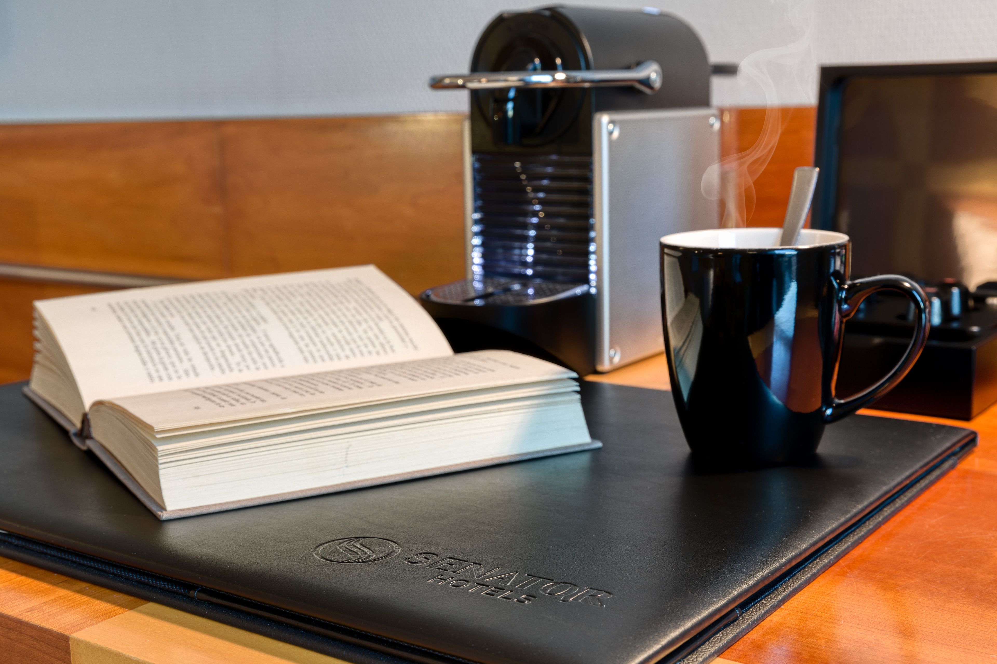 executive room | minibar, in-room safe, desk, soundproofing