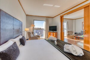 Presidential-suite | Minibar, pengeskab på værelset, skrivebord, lydisolering