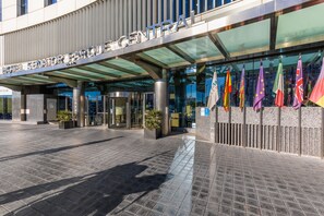 The entrance of the Hotel Senator Parc. - Senator Parque Central Hotel (Valencia)