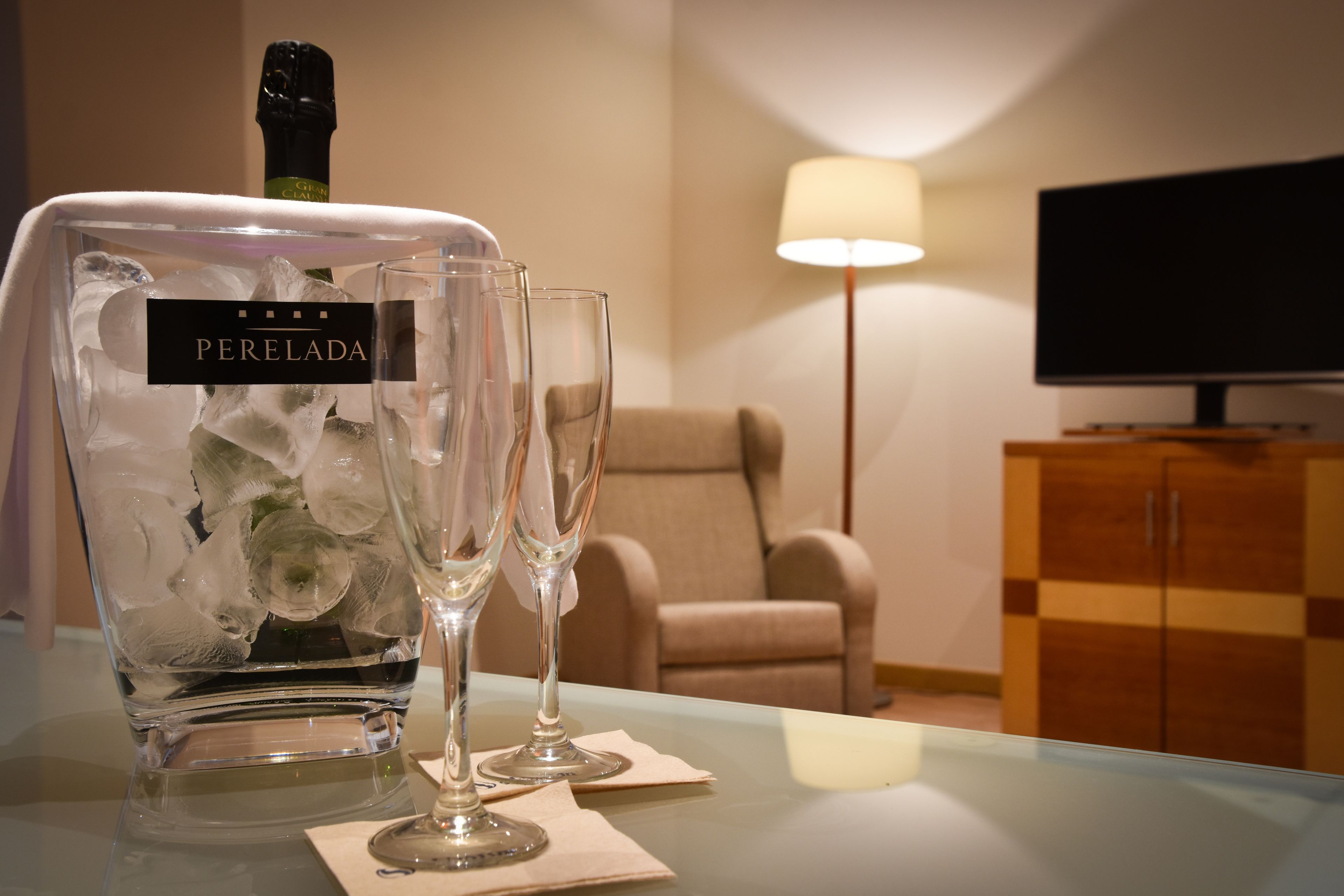 Family Suite | Minibar, in-room safe, desk, soundproofing
