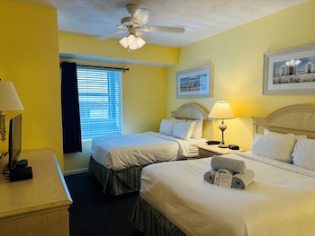 Basic Suite, 1 Bedroom | In-room safe, individually decorated, individually furnished at Ocean Walk Resort