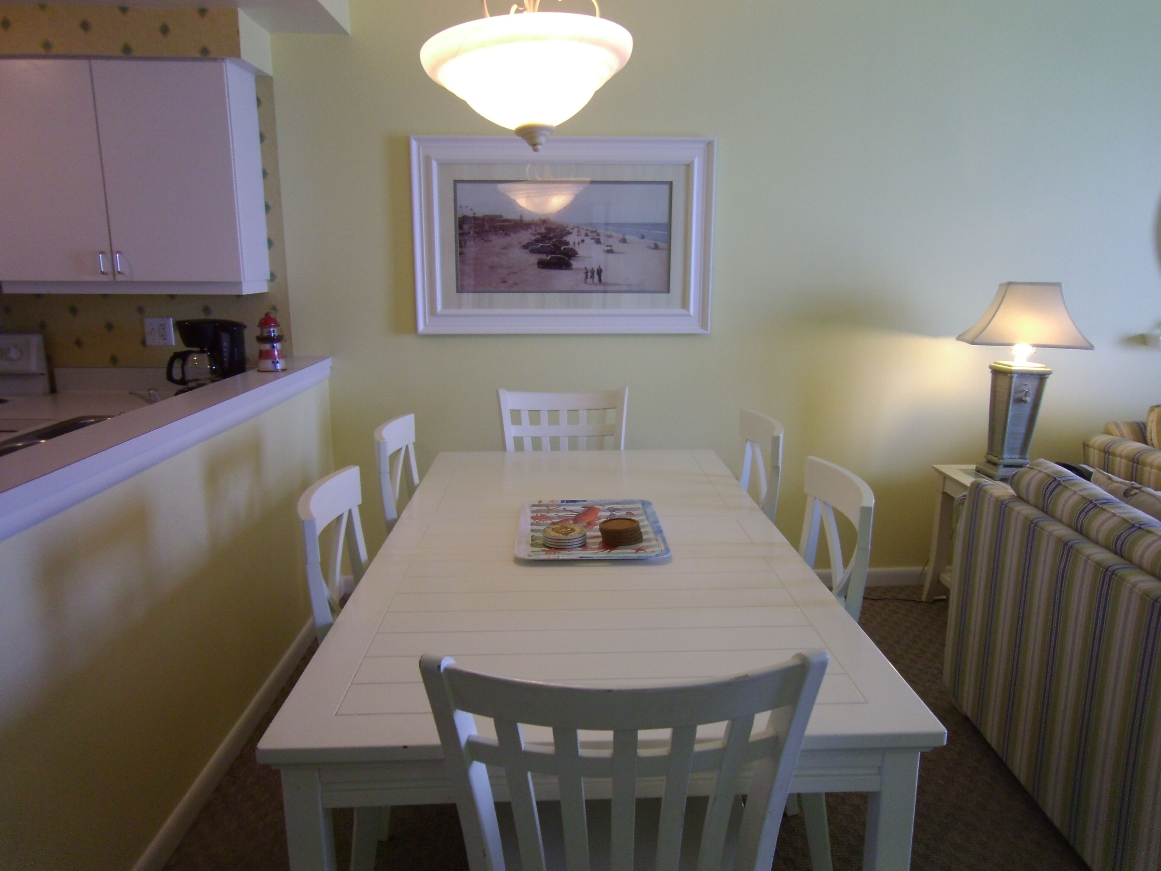 Deluxe Suite, 1 Bedroom, Partial Ocean View | Dining room