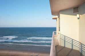 Exterior - Ocean Walk Resort (Daytona Beach)