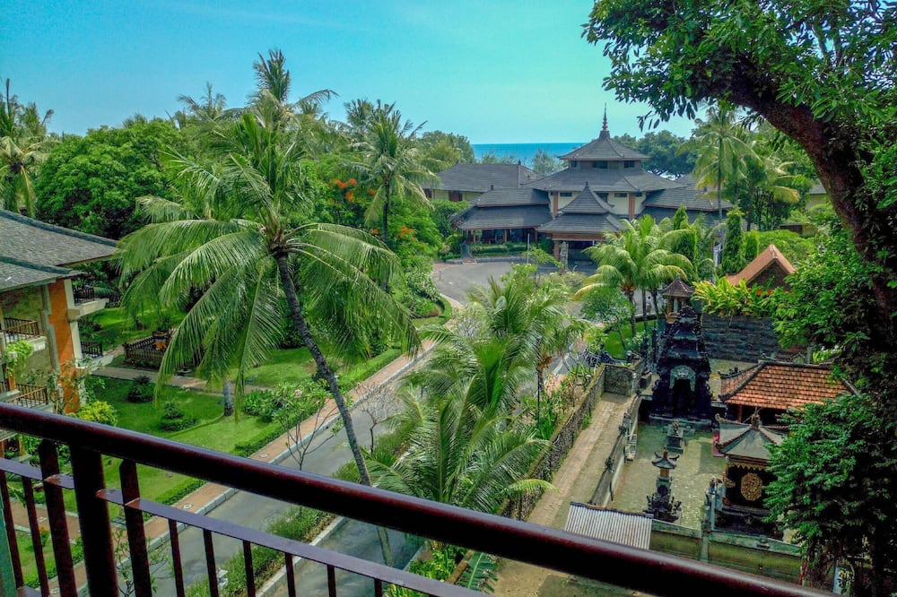 Club Bali Family Suites @Legian Beach