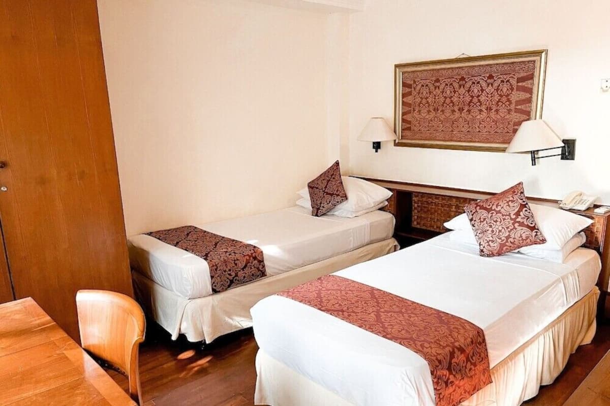 In-room safe, desk, iron/ironing board, free WiFi