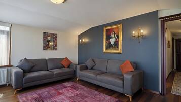 Standard Suite | 1 bedroom, premium bedding, minibar, in-room safe