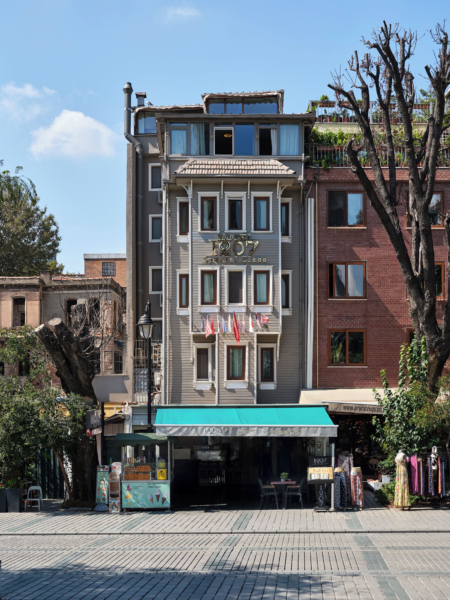 Mặt tiền nơi lưu trú