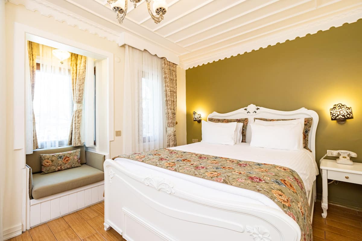 1 bedroom, premium bedding, minibar, in-room safe