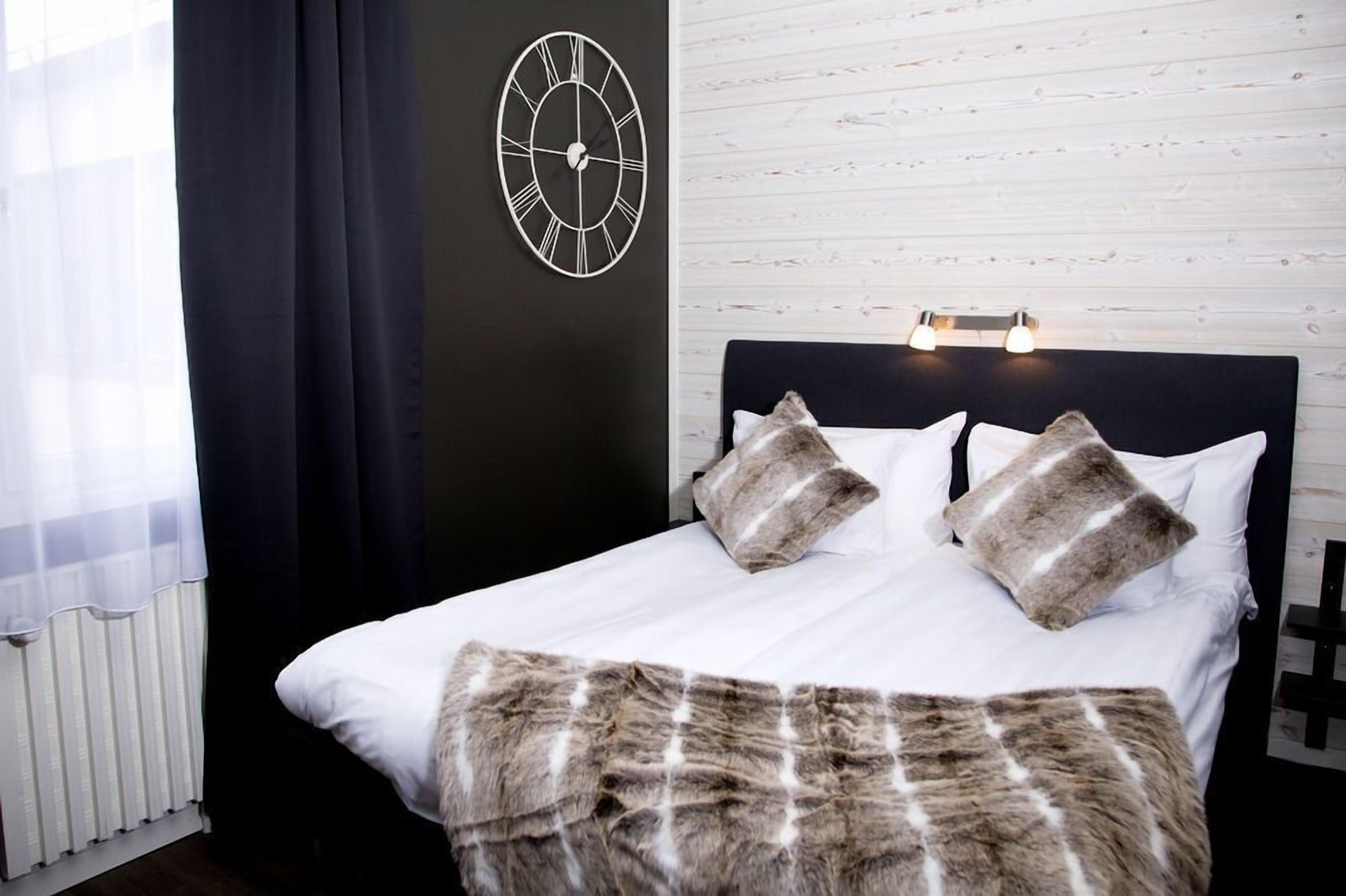 Rollaway beds, free WiFi, bed sheets