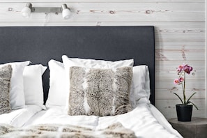 Rollaway beds, free WiFi, bed sheets