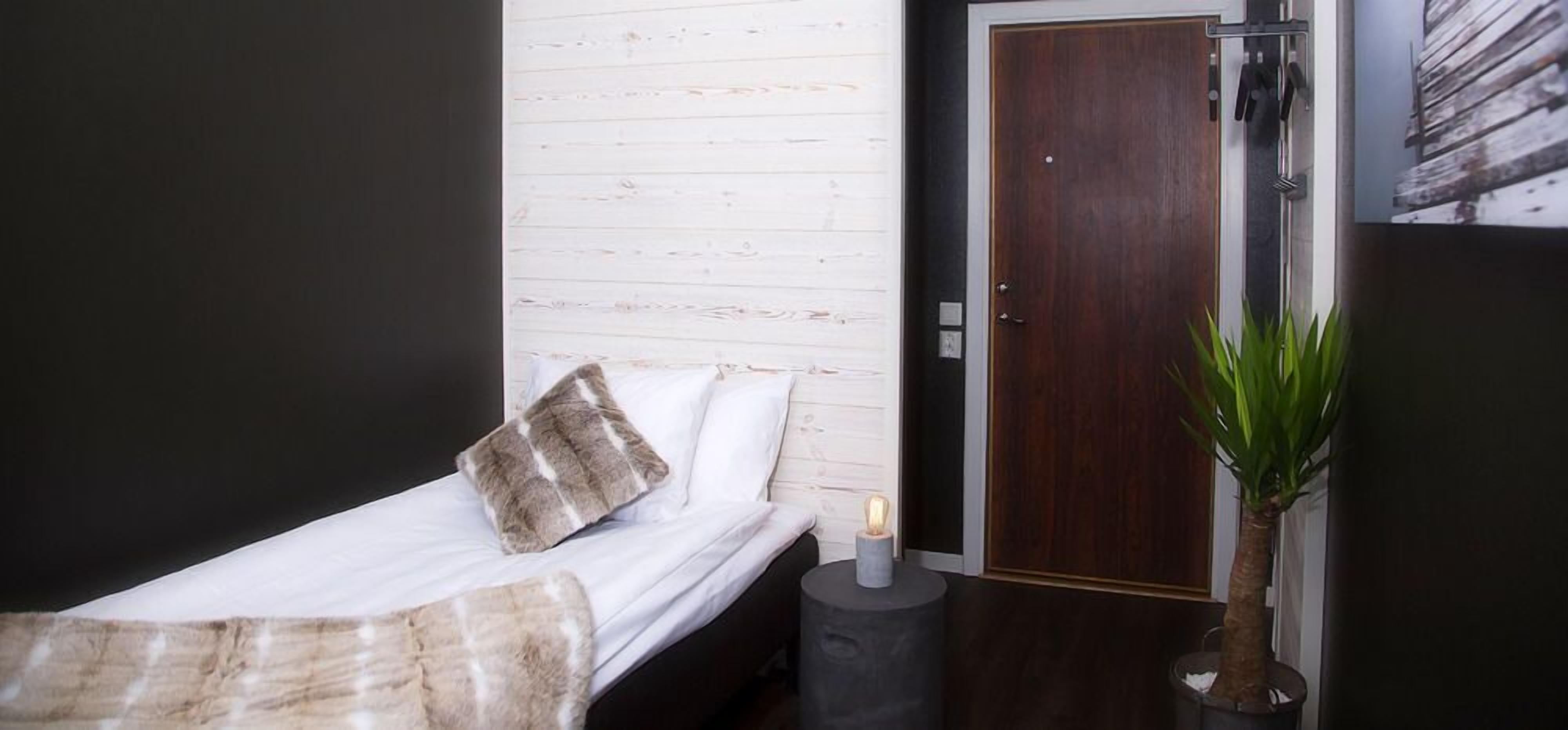 Rollaway beds, free WiFi, bed sheets