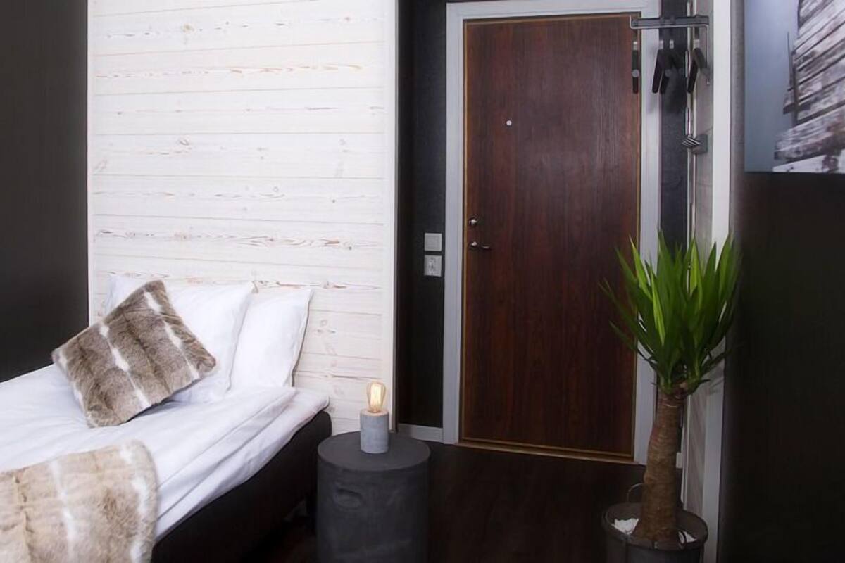 Rollaway beds, free WiFi, bed sheets