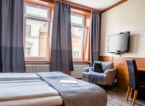 Chambre Standard double | Literie hypoallergénique, couette en duvet, bureau