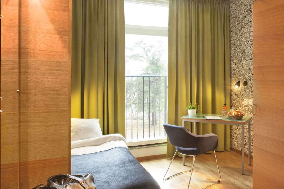 quadruple room, shared bathroom (in corridor) | desk, free wifi, bed sheets, wheelchair access