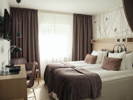 Habitación estándar con 2 camas individuales | Escritorio, wifi gratis, ropa de cama y accesible en silla de ruedas