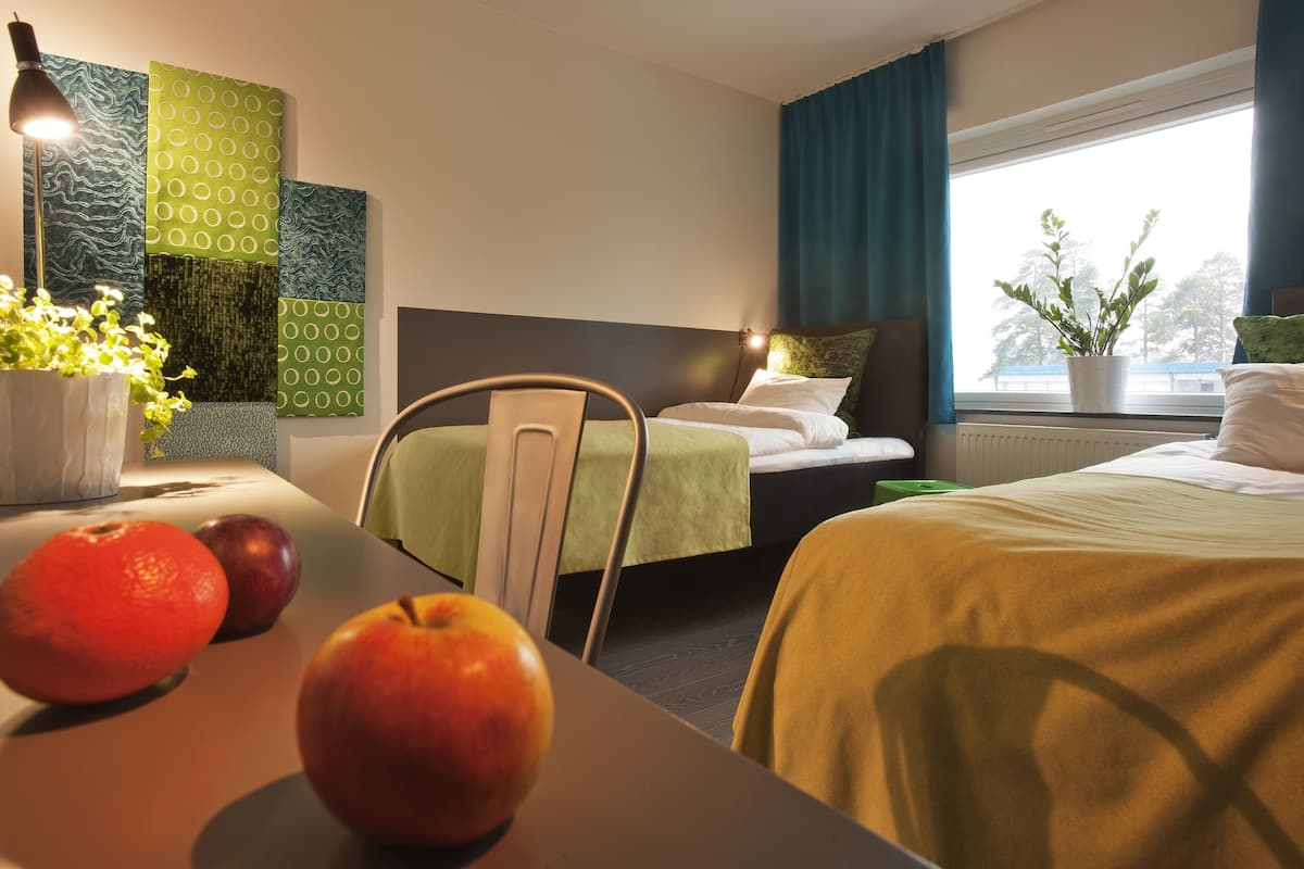 desk, free wifi, bed sheets, wheelchair access