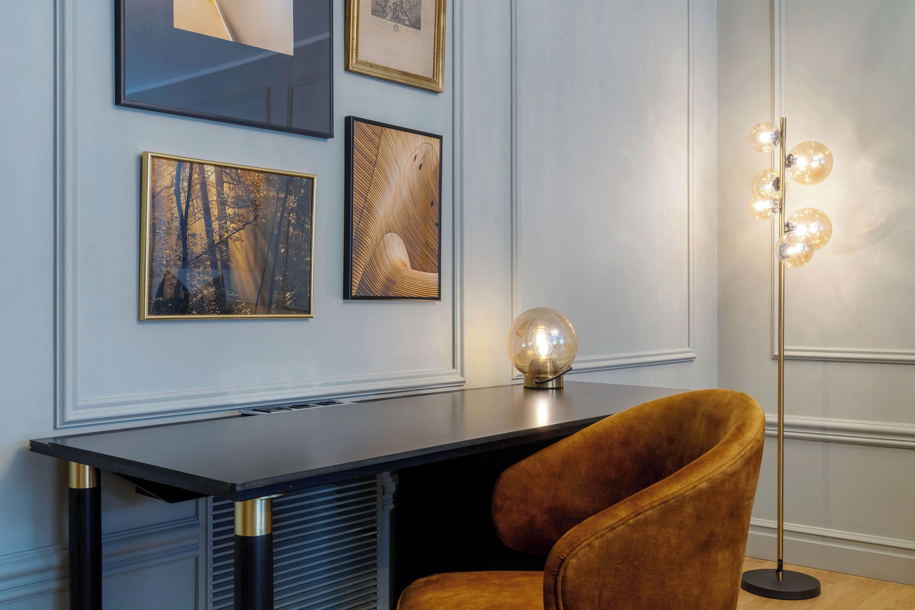 junior suite | living area | 43-inch flat-screen tv with cable channels, tv