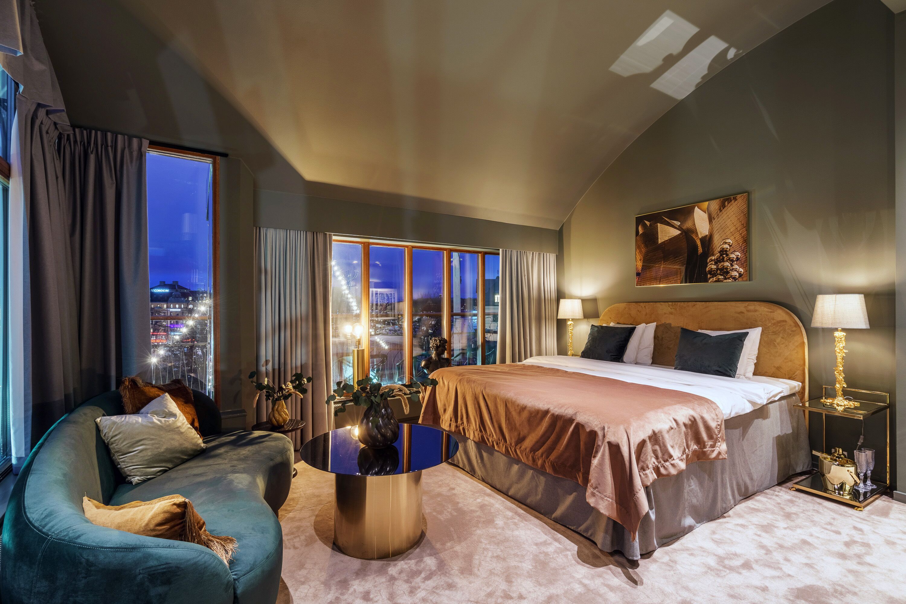 Balcony Suite | Hypo-allergenic bedding, down duvets, minibar, in-room safe