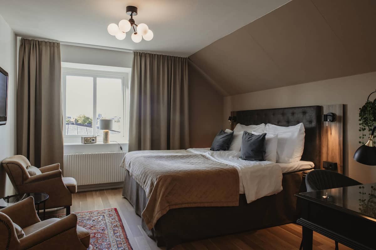 Superior Room, 1 Double Bed | Desk, WiFi, bed sheets